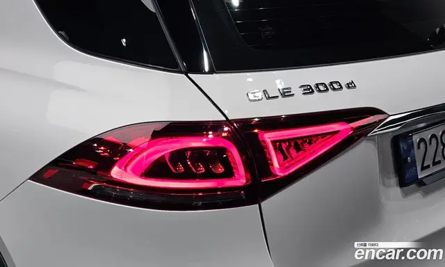 Mercedes-Benz GLE-Class 2023 2.0 автомат (гидро), миниатюра 8