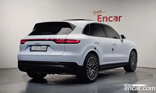 Porsche Cayenne 2023 3.0 автомат (гидро), миниатюра 2