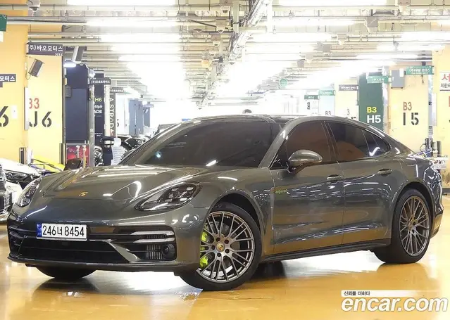Porsche Panamera, 2022, 33 000 км