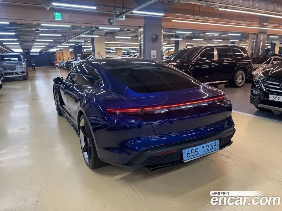 Porsche Taycan 2024 0.1 автомат (гидро), фото 18