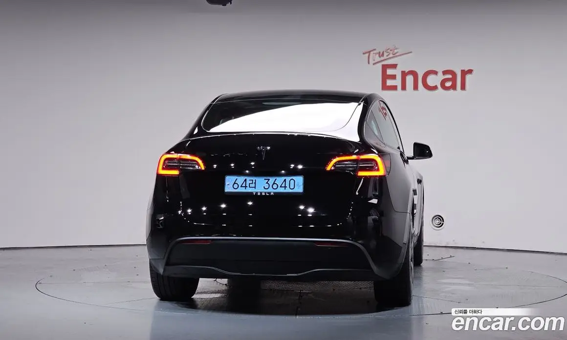 Tesla Model Y 2024 0.2 автомат (гидро), фото 3