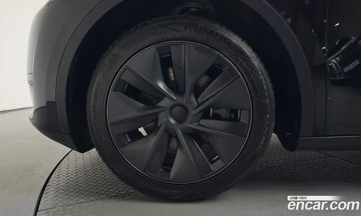 Tesla Model Y 2024 0.2 автомат (гидро), фото 4