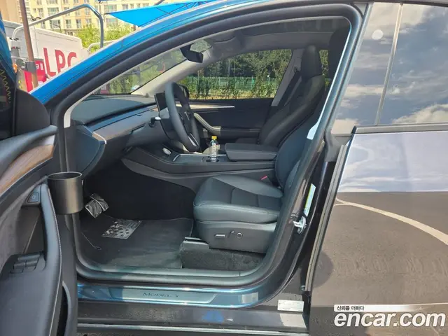 Tesla Model Y 2025 автомат (гидро), миниатюра 11