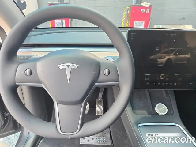 Tesla Model Y 2025 автомат (гидро), миниатюра 12