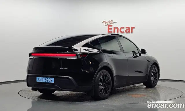 Tesla Model Y, 2025, 13 716 км