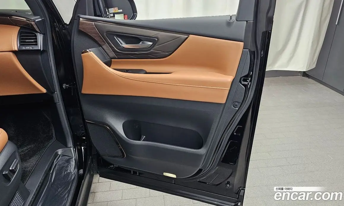 Toyota Alphard 2025 2.5 автомат (гидро), фото 14