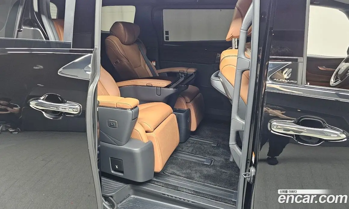Toyota Alphard 2025 2.5 автомат (гидро), фото 16