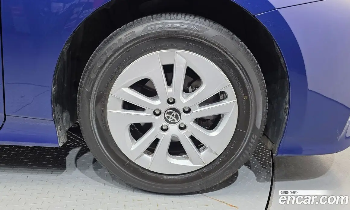 Toyota Prius 2018 1.8 автомат (гидро), фото 5