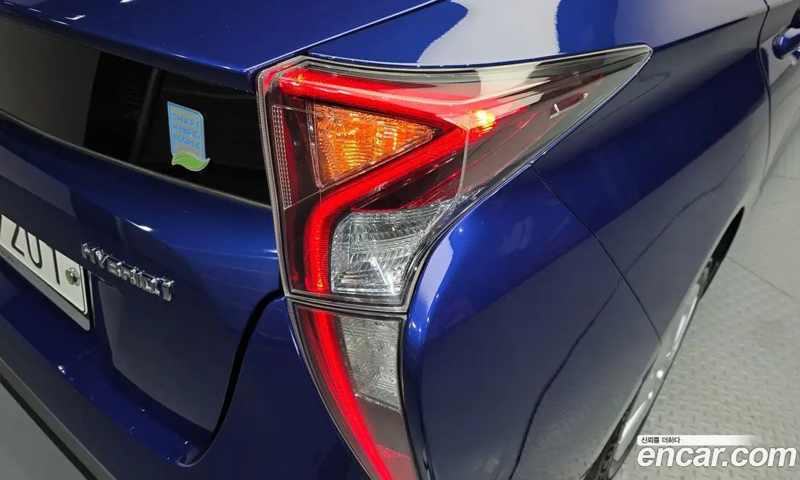 Toyota Prius 2018 1.8 автомат (гидро), фото 9
