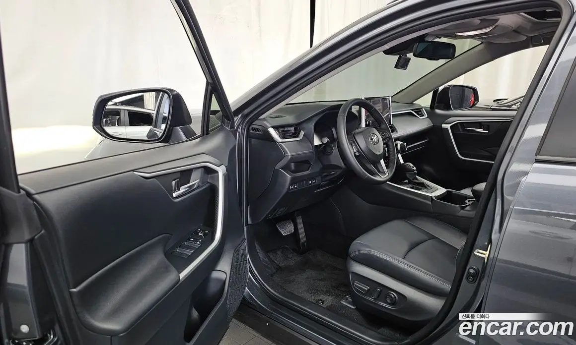 Toyota RAV4 2025 2.5 автомат (гидро), фото 13