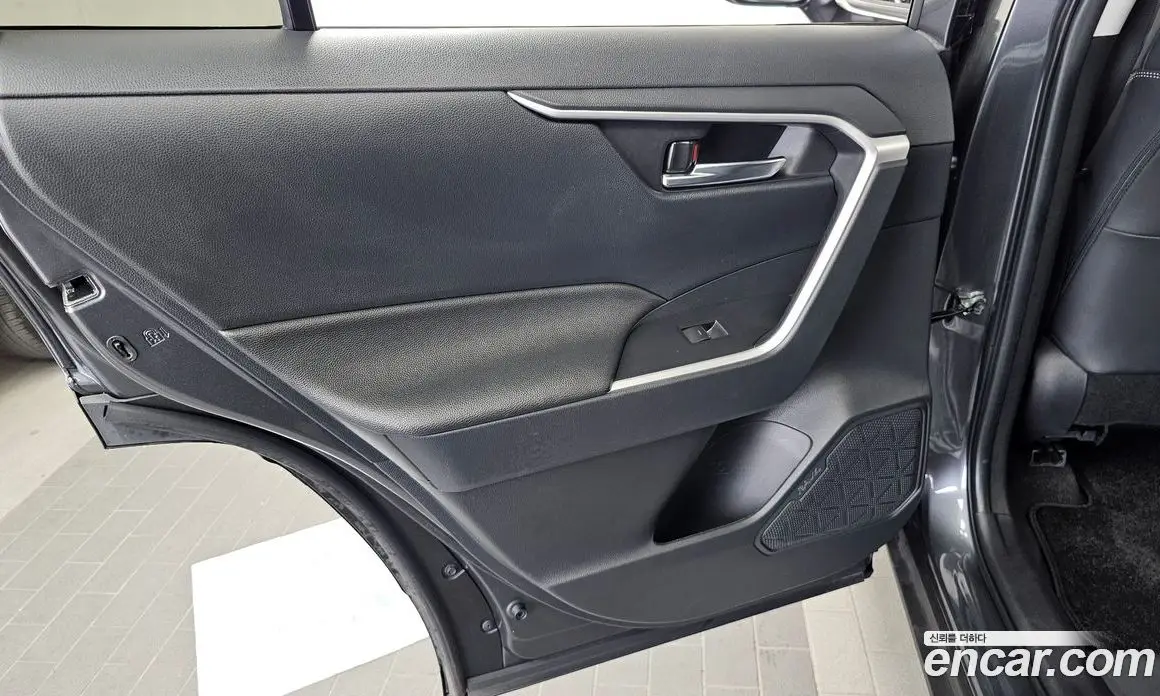 Toyota RAV4 2025 2.5 автомат (гидро), фото 15