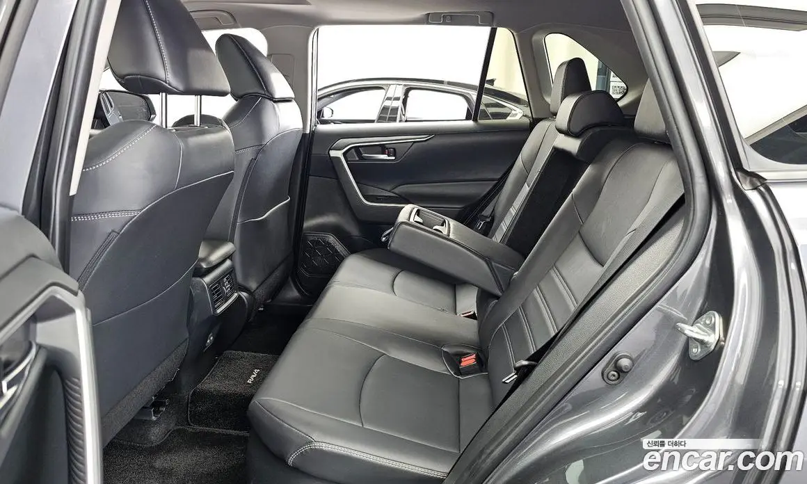 Toyota RAV4 2025 2.5 автомат (гидро), фото 16