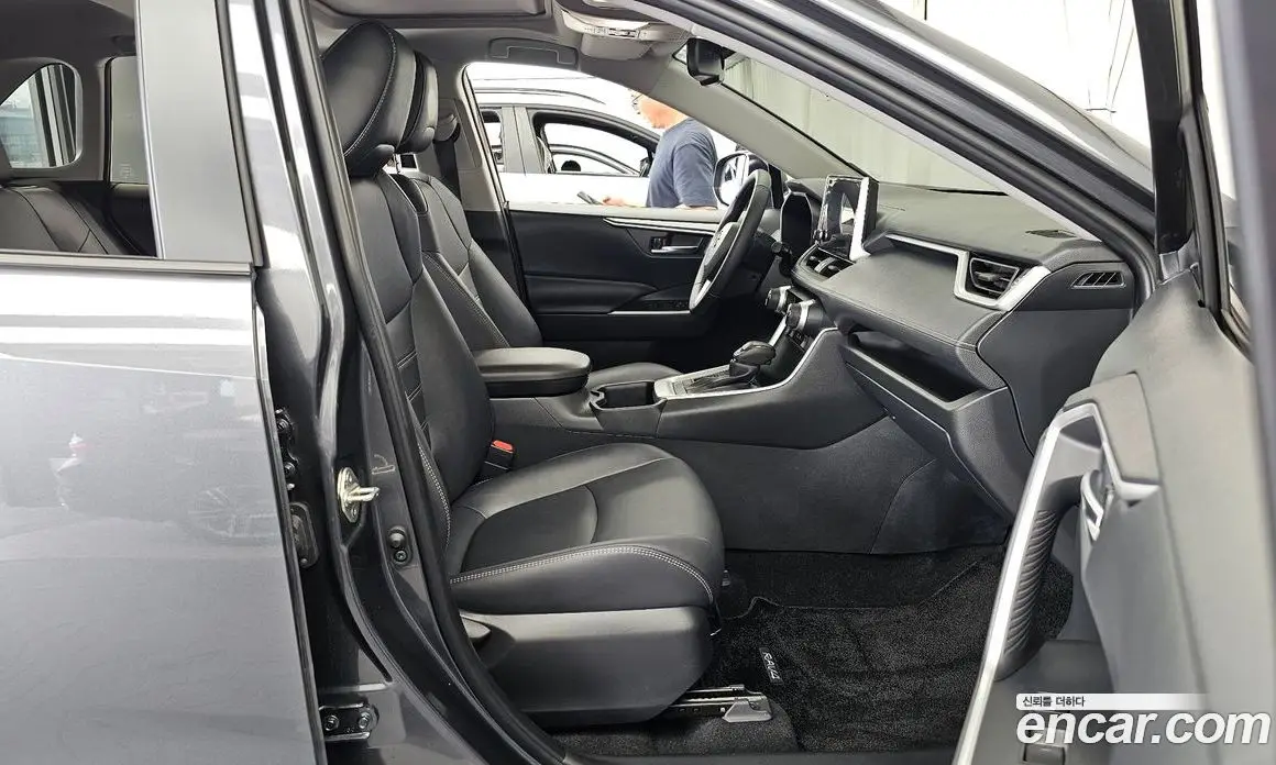 Toyota RAV4 2025 2.5 автомат (гидро), фото 17