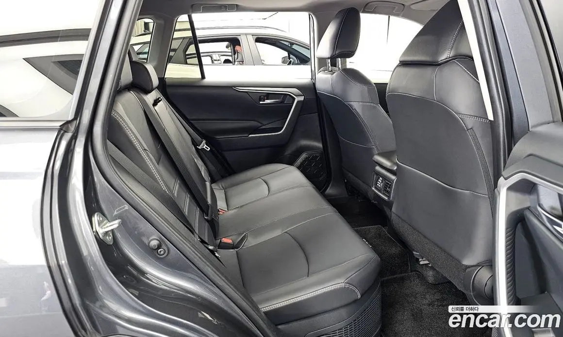 Toyota RAV4 2025 2.5 автомат (гидро), фото 18
