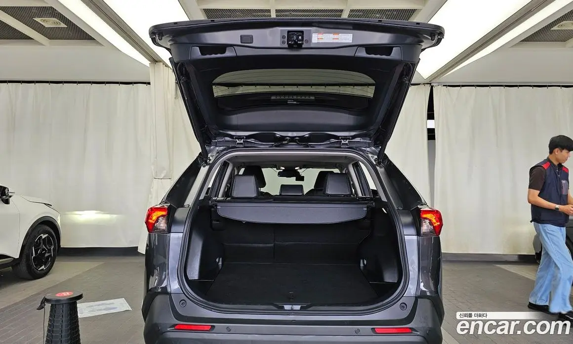 Toyota RAV4 2025 2.5 автомат (гидро), фото 26