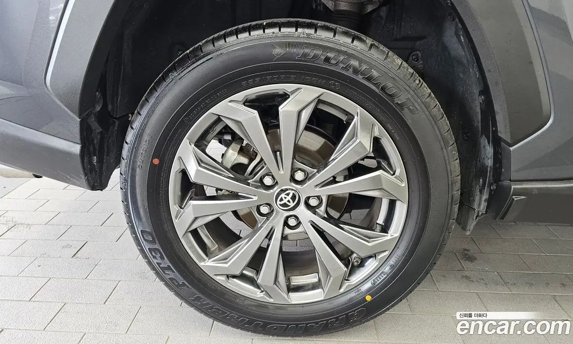 Toyota RAV4 2025 2.5 автомат (гидро), фото 5