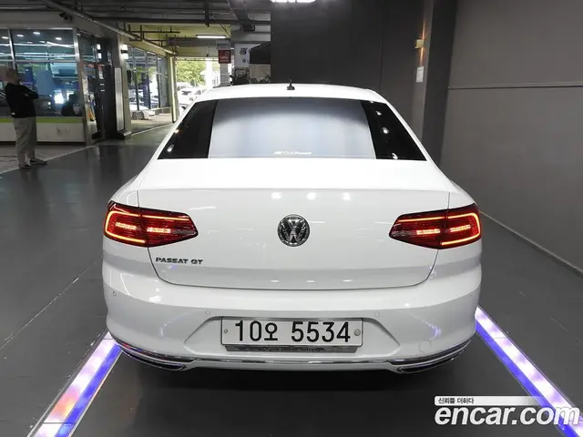 Volkswagen Passat 2018 2.0 автомат (гидро), миниатюра 4