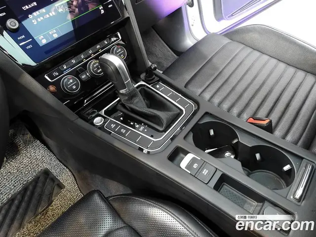 Volkswagen Passat 2018 2.0 автомат (гидро), миниатюра 9