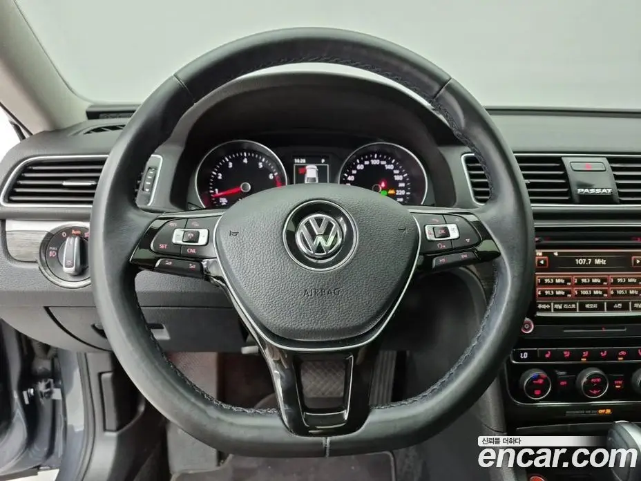 Volkswagen Passat 2018 2.0 автомат (гидро), фото 9