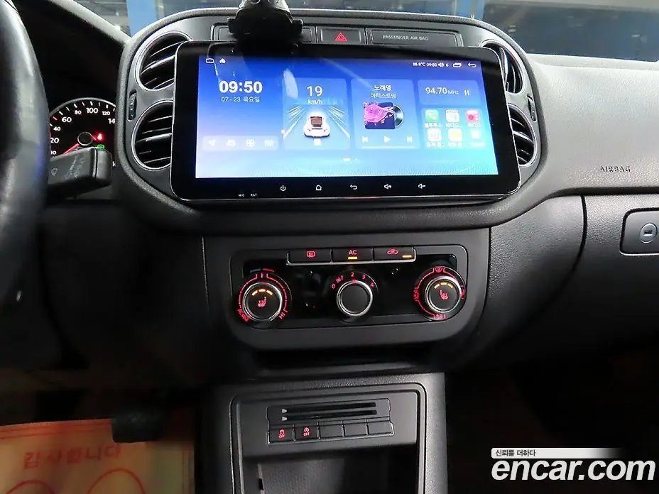 Volkswagen Tiguan 2012 2.0 автомат (гидро), фото 12
