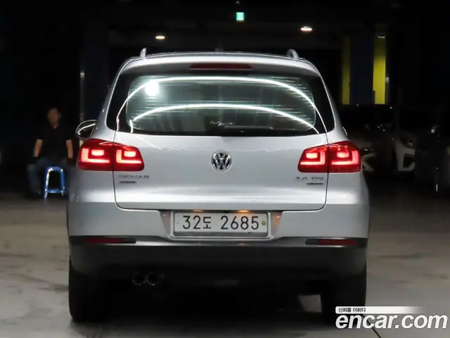 Volkswagen Tiguan 2012 2.0 автомат (гидро), миниатюра 3