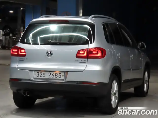 Volkswagen Tiguan 2012 2.0 автомат (гидро), миниатюра 4