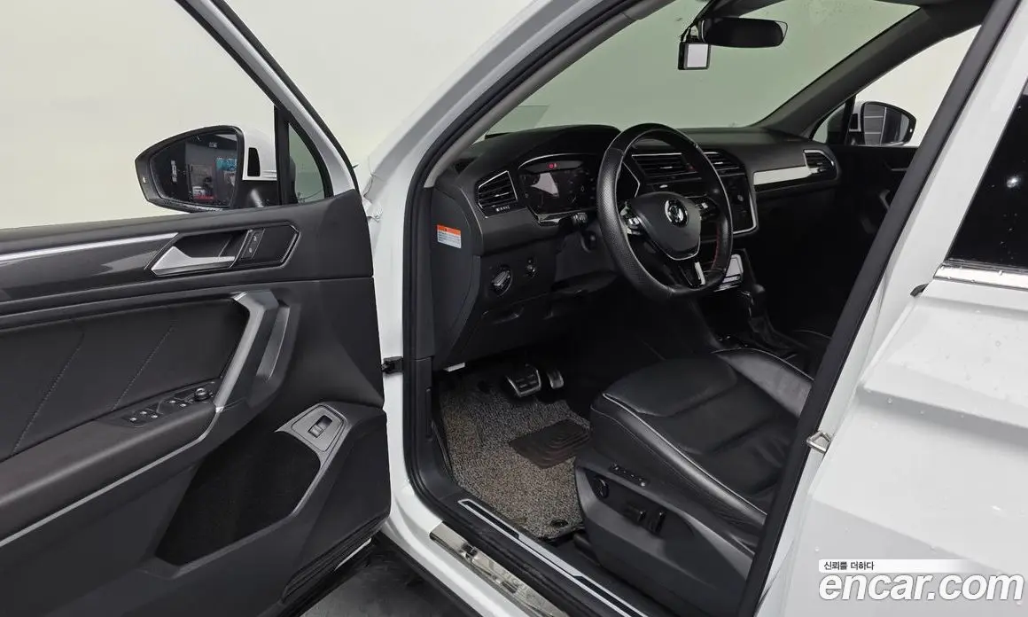 Volkswagen Tiguan 2018 2.0 автомат (гидро), фото 13