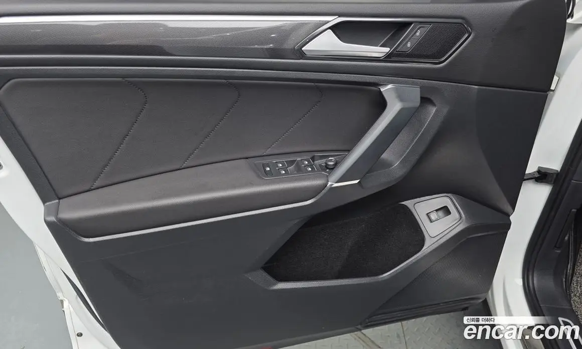 Volkswagen Tiguan 2018 2.0 автомат (гидро), фото 14