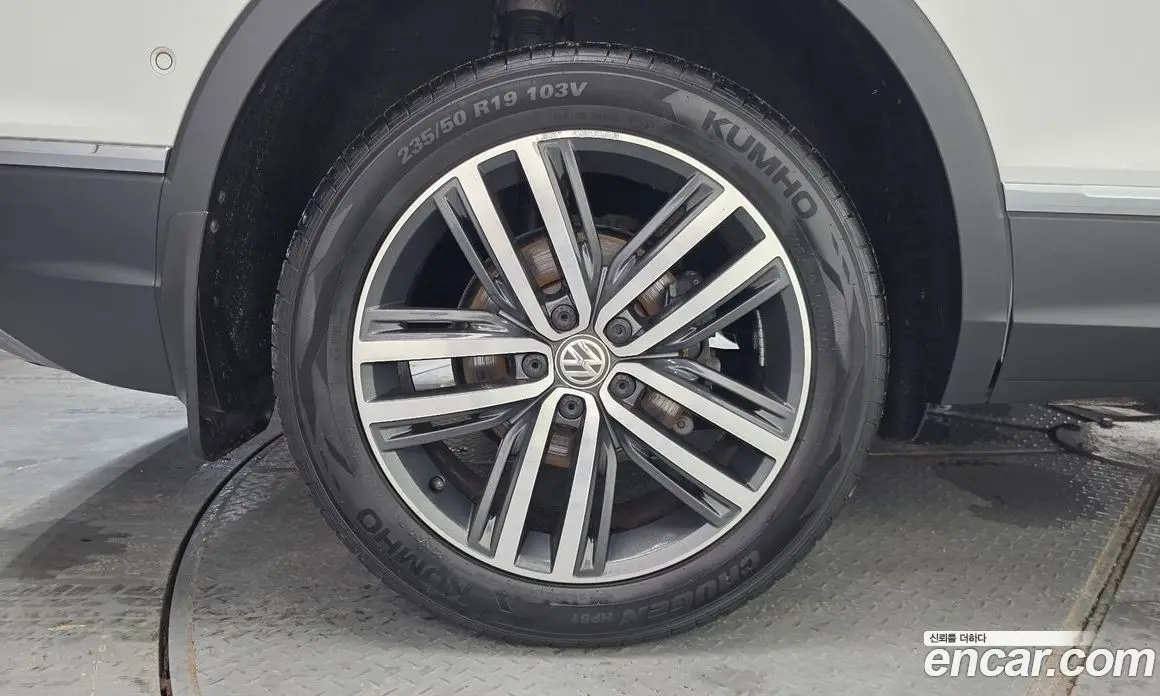 Volkswagen Tiguan 2018 2.0 автомат (гидро), фото 27