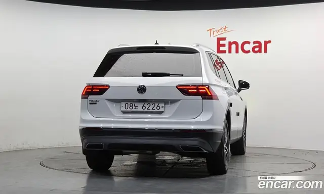 Volkswagen Tiguan 2018 2.0 автомат (гидро), миниатюра 4