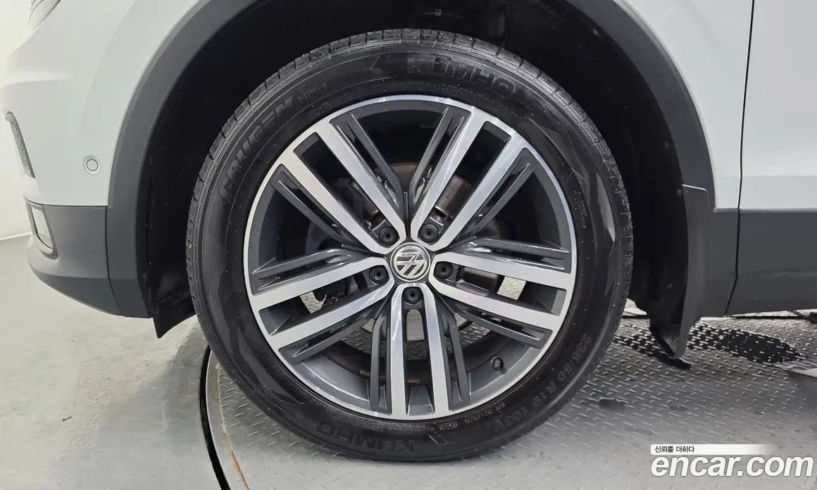 Volkswagen Tiguan 2018 2.0 автомат (гидро), фото 5