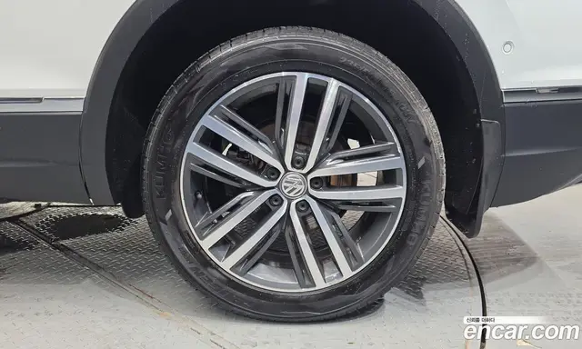 Volkswagen Tiguan 2018 2.0 автомат (гидро), миниатюра 7