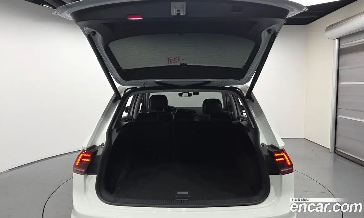 Volkswagen Tiguan 2018 2.0 автомат (гидро), фото 20