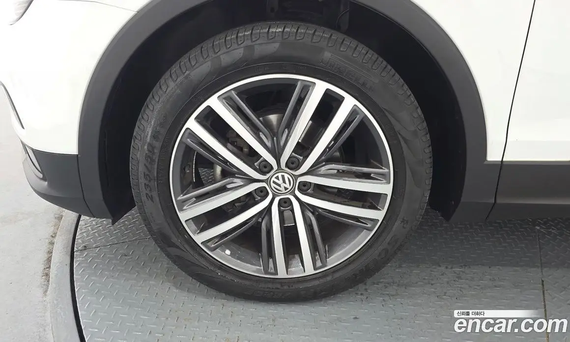 Volkswagen Tiguan 2018 2.0 автомат (гидро), фото 5