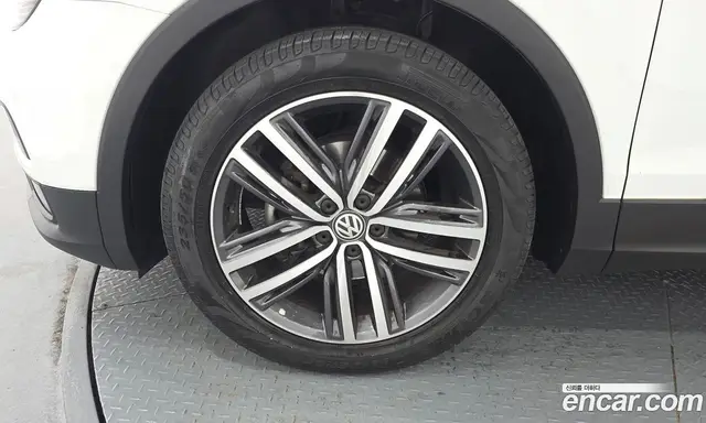 Volkswagen Tiguan 2018 2.0 автомат (гидро), миниатюра 5