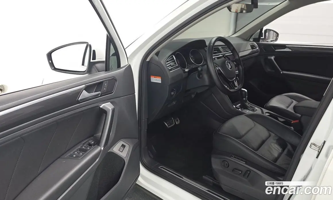 Volkswagen Tiguan 2018 2.0 автомат (гидро), фото 10