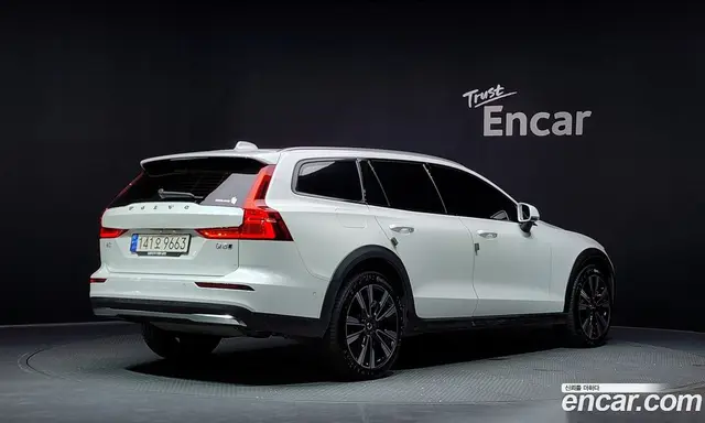 Volvo V60 2023 2.0 автомат (гидро), миниатюра 2