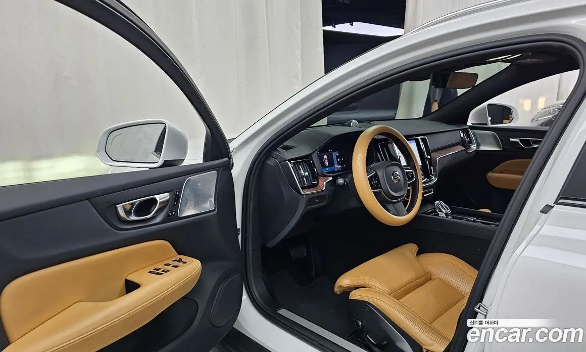 Volvo V60 2023 2.0 автомат (гидро), фото 13