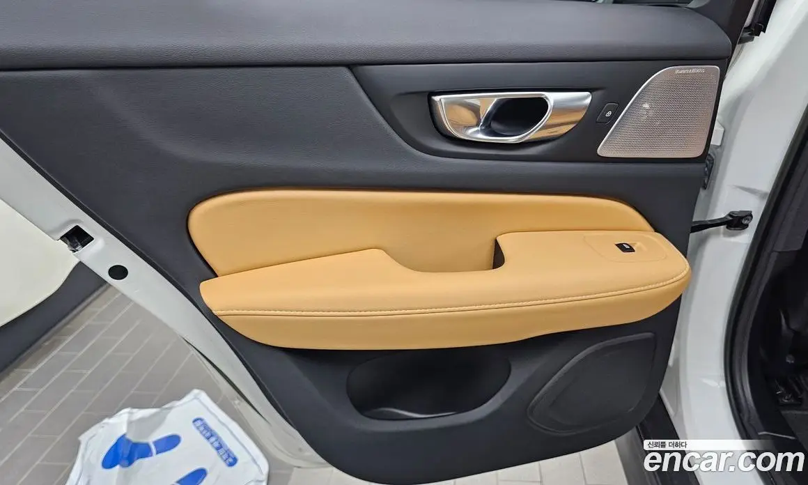 Volvo V60 2023 2.0 автомат (гидро), фото 15