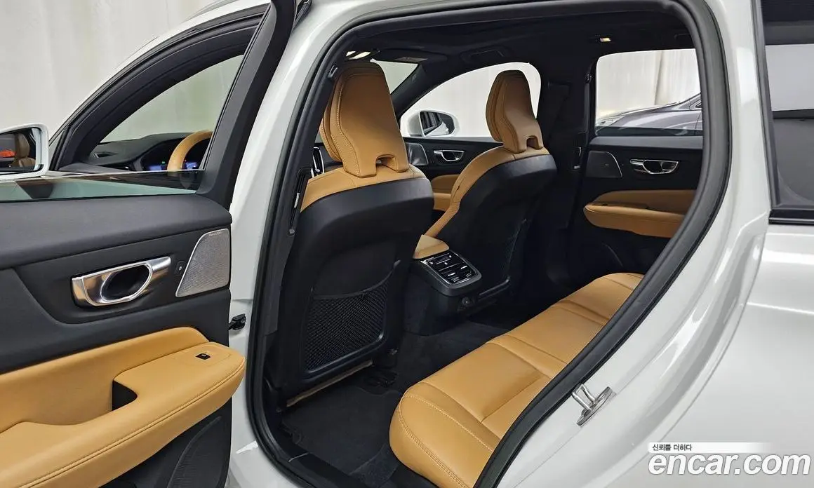 Volvo V60 2023 2.0 автомат (гидро), фото 16