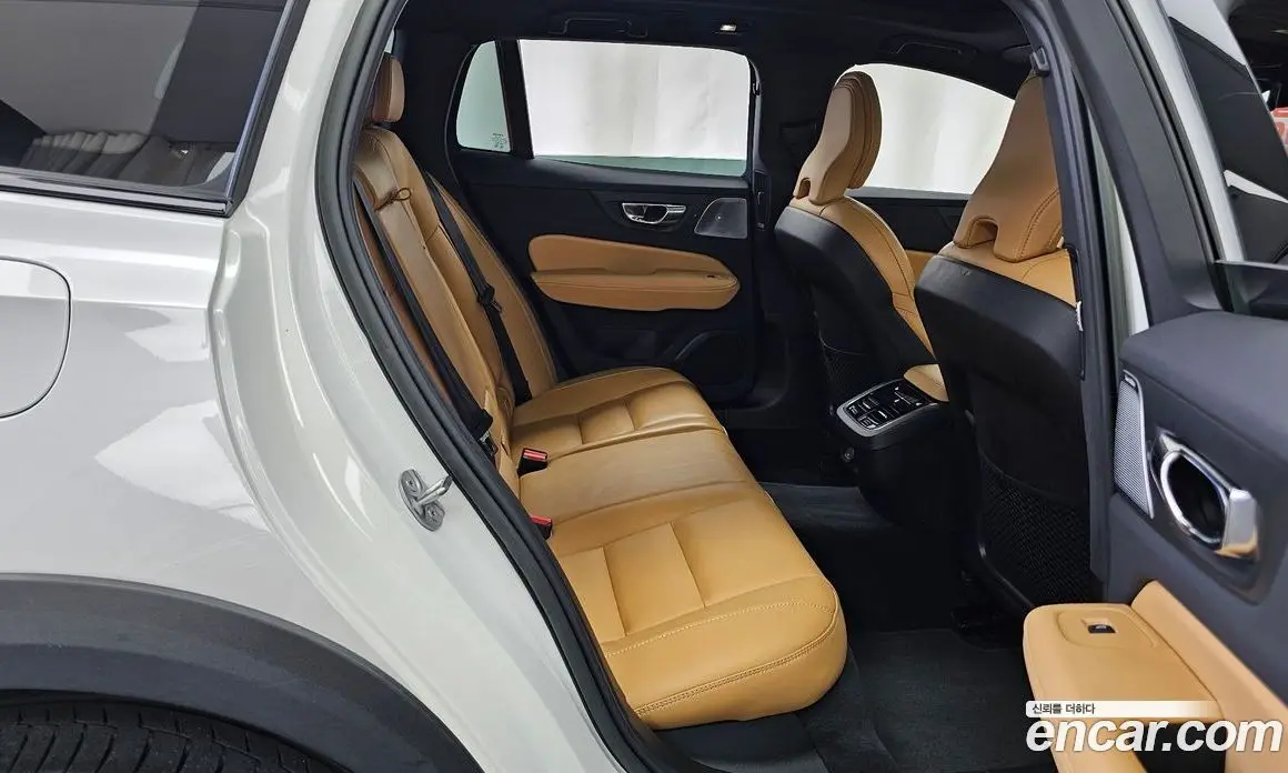 Volvo V60 2023 2.0 автомат (гидро), фото 18