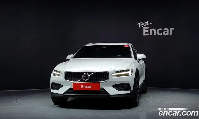 Volvo V60 2023 2.0 автомат (гидро), миниатюра 3