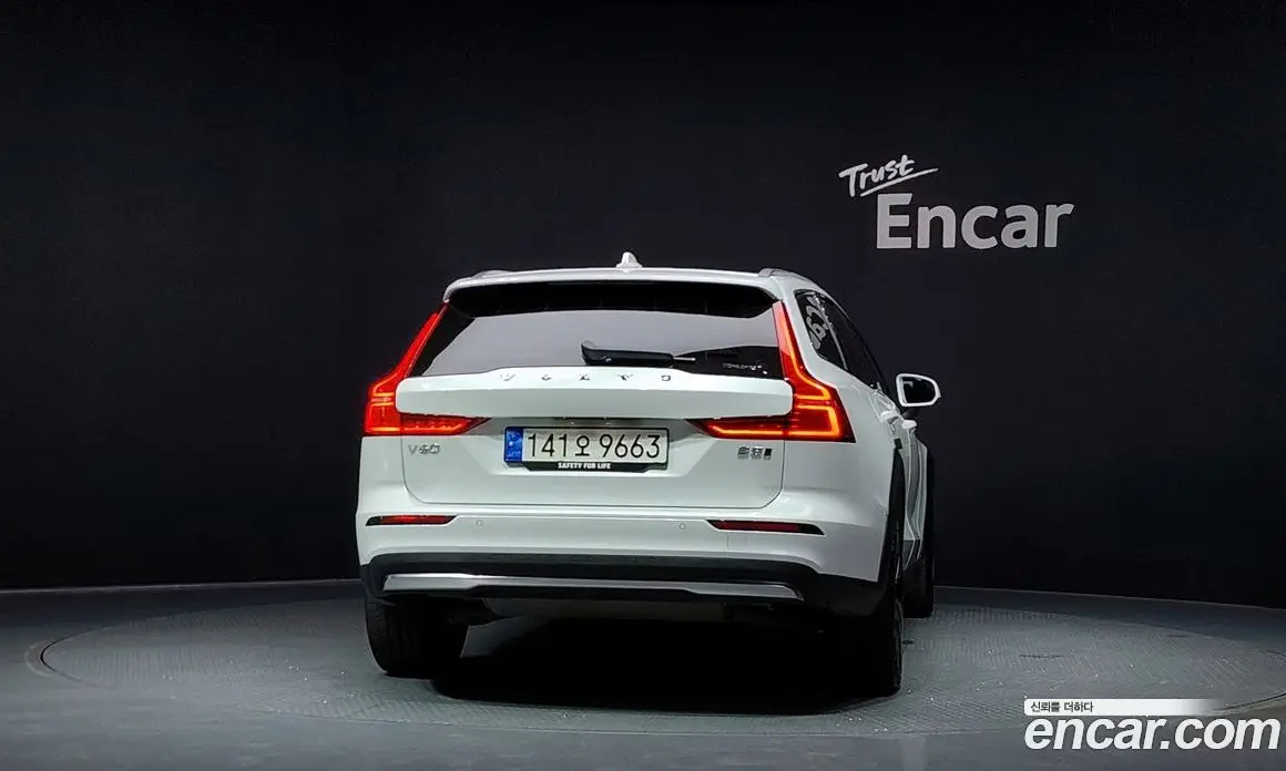Volvo V60 2023 2.0 автомат (гидро), фото 4