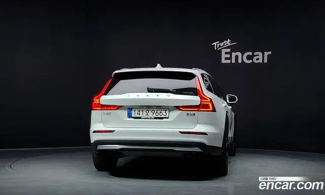 Volvo V60 2023 2.0 автомат (гидро), миниатюра 4