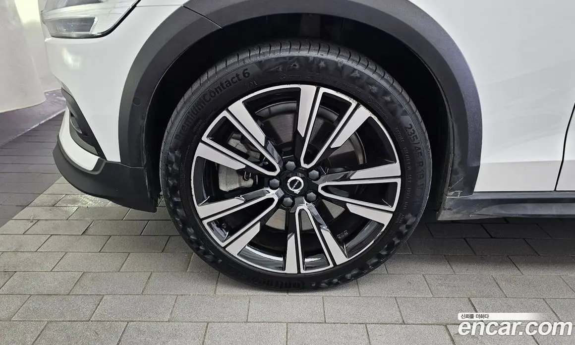 Volvo V60 2023 2.0 автомат (гидро), фото 5