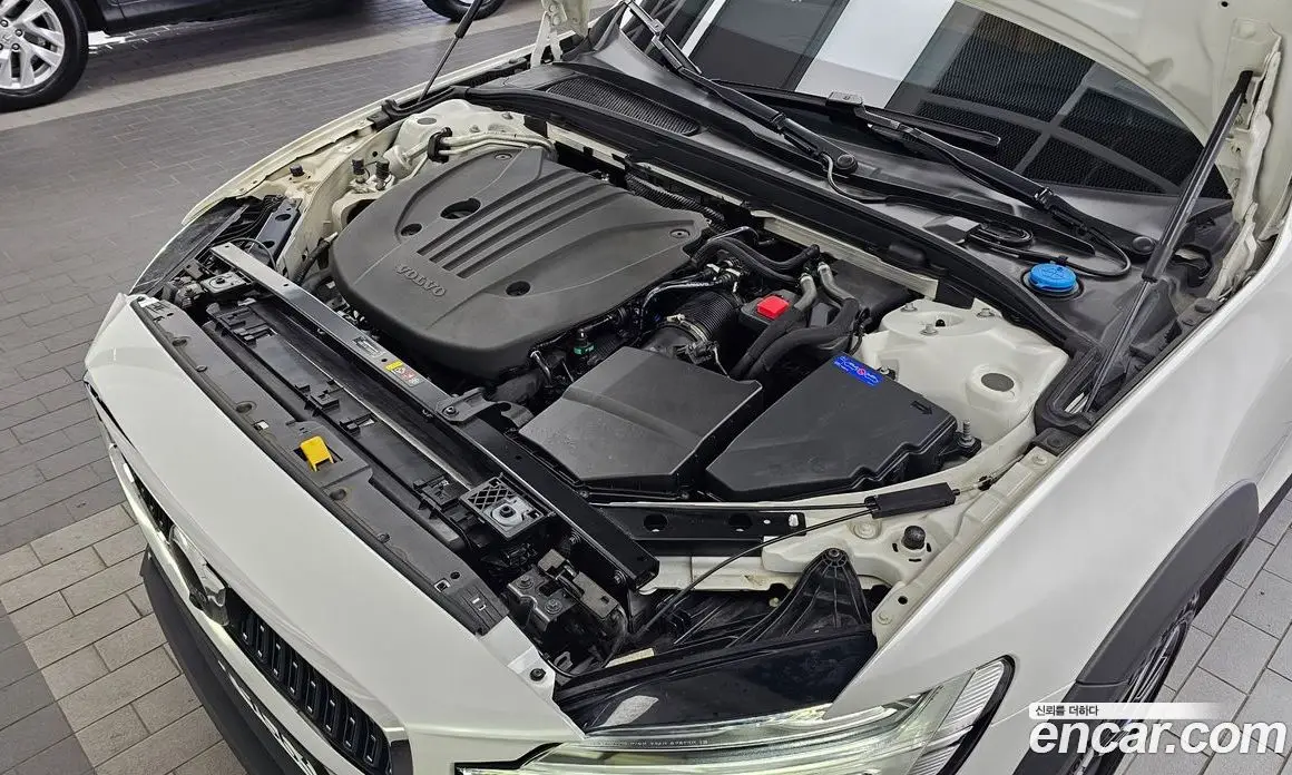 Volvo V60 2023 2.0 автомат (гидро), фото 6