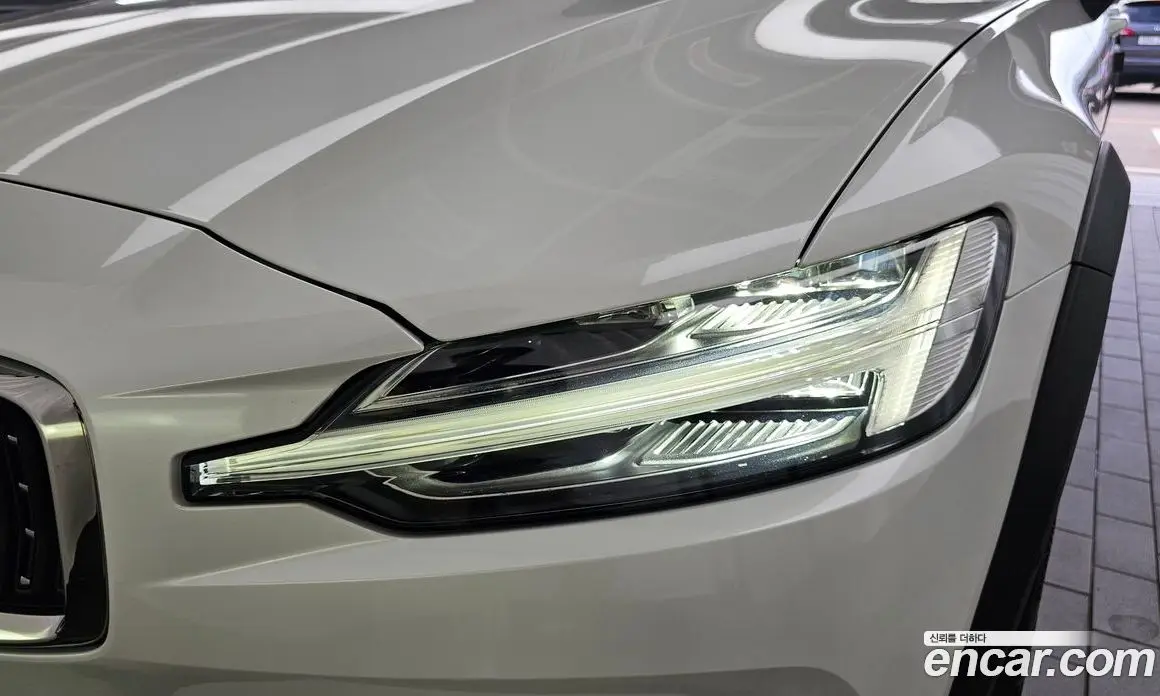 Volvo V60 2023 2.0 автомат (гидро), фото 8