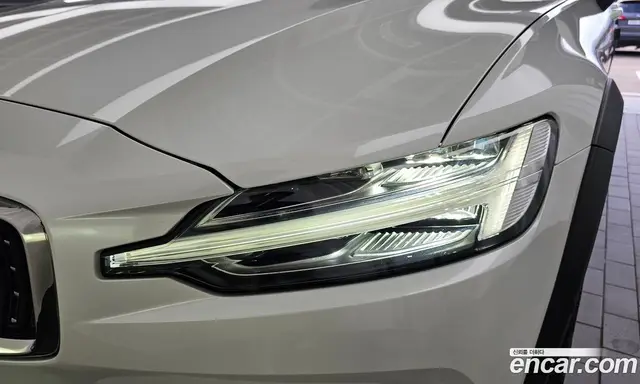 Volvo V60 2023 2.0 автомат (гидро), миниатюра 8