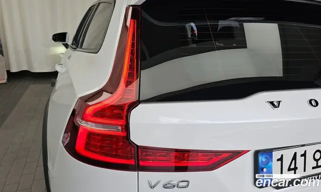 Volvo V60 2023 2.0 автомат (гидро), миниатюра 9