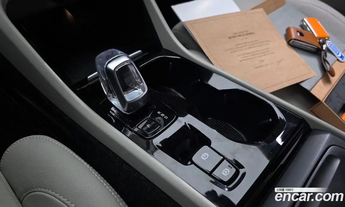Volvo XC40 2025 2.0 автомат (гидро), фото 12
